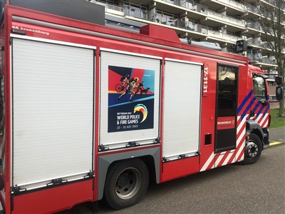 Aan de Kievitlaan in Capelle aan den IJssel is vrijdagmiddag brand uitgebroken in een flat. De hulpdiensten hebben groots opgeschaald.