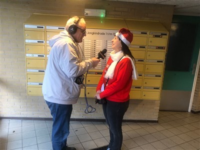 Ron en Jan zijn weer op pad geweest om een compleet versierde Kerstboom bezorgd.