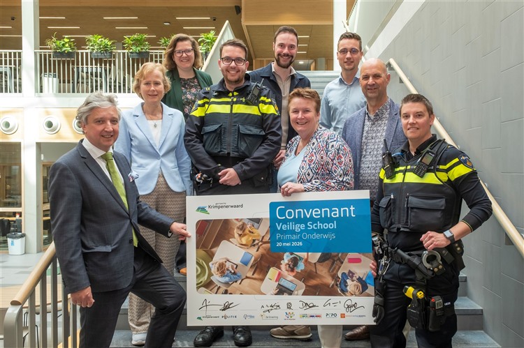 2026 05 20 Groepsfoto ondertekening CVS 2026-05-20-groepsfoto-ondertekening-cvs.jpg