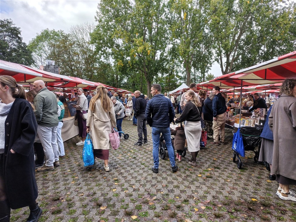 Jaarlijkse verkoping voor Stichting Adullam trekt veel bezoekers
